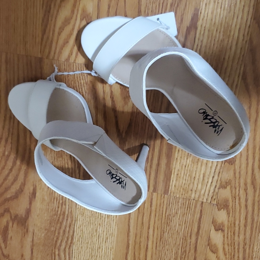 Heels 👠 - Picture 3 of 4